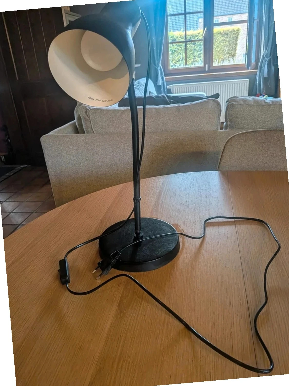 Lampe de table en métal..couleur noire